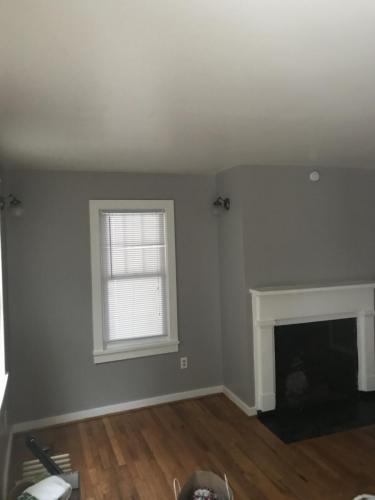 320 Pleasant Living room